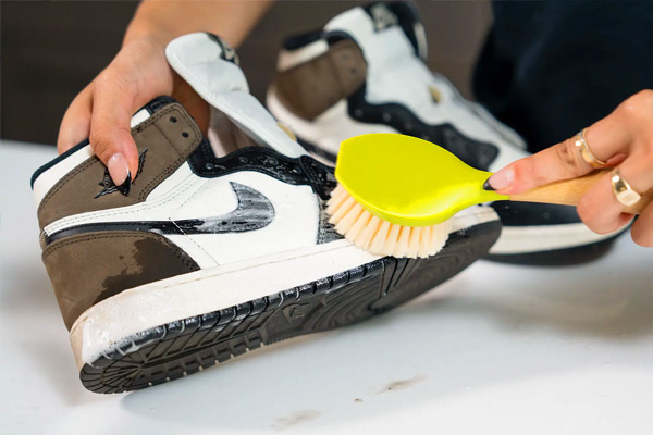 shoes-cleaning